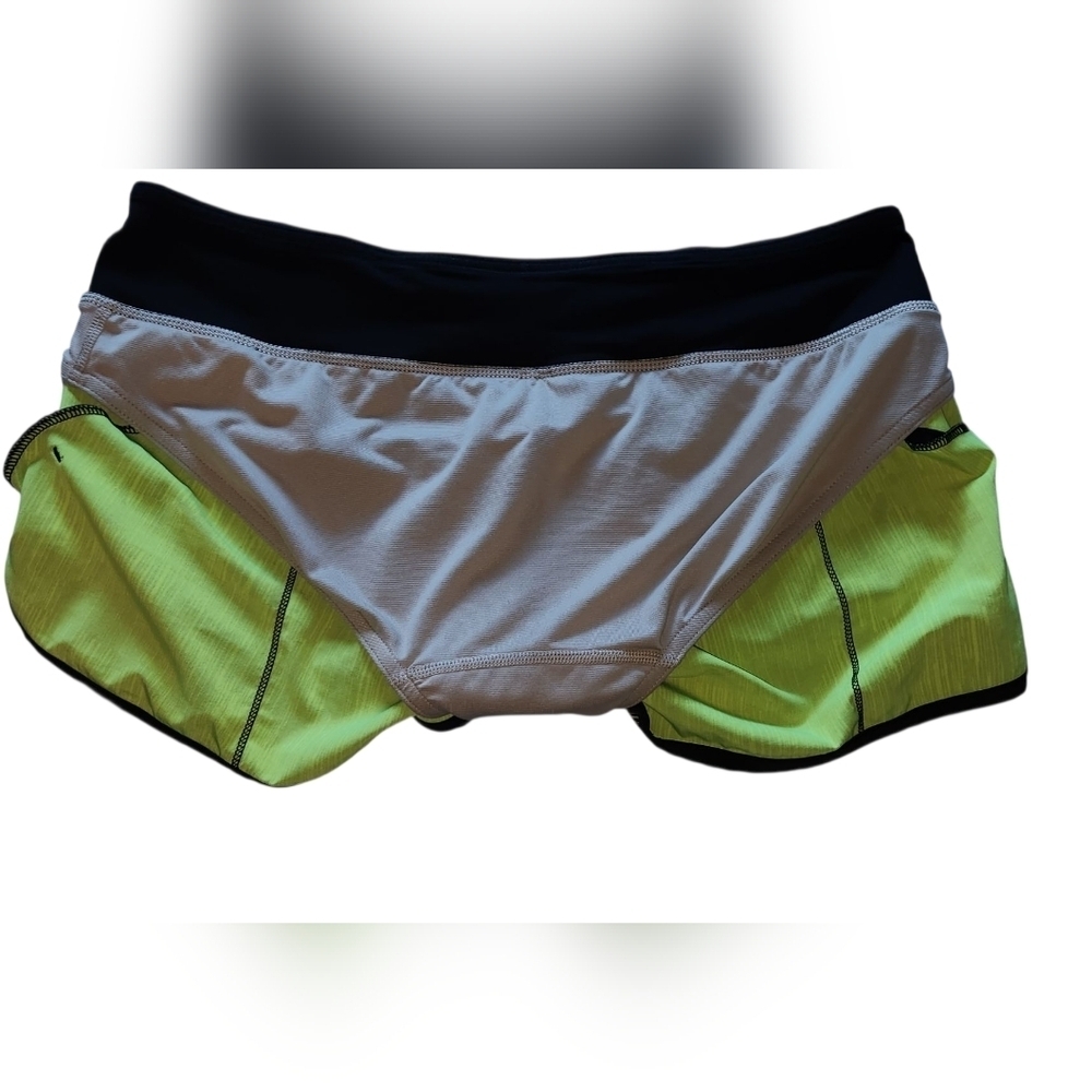 Lululemon down pour line light/ black speed shorts (2.5) size 8 - Picture 4 of 8